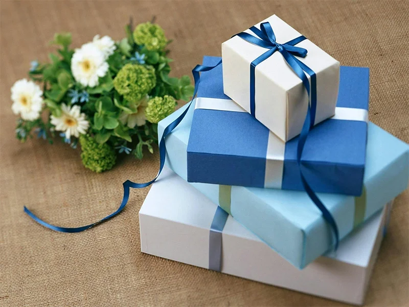 برانڈ کے فروغ کے لیے تحائف کو کس طرح اپنی مرضی کے مطابق بنائیں؟
